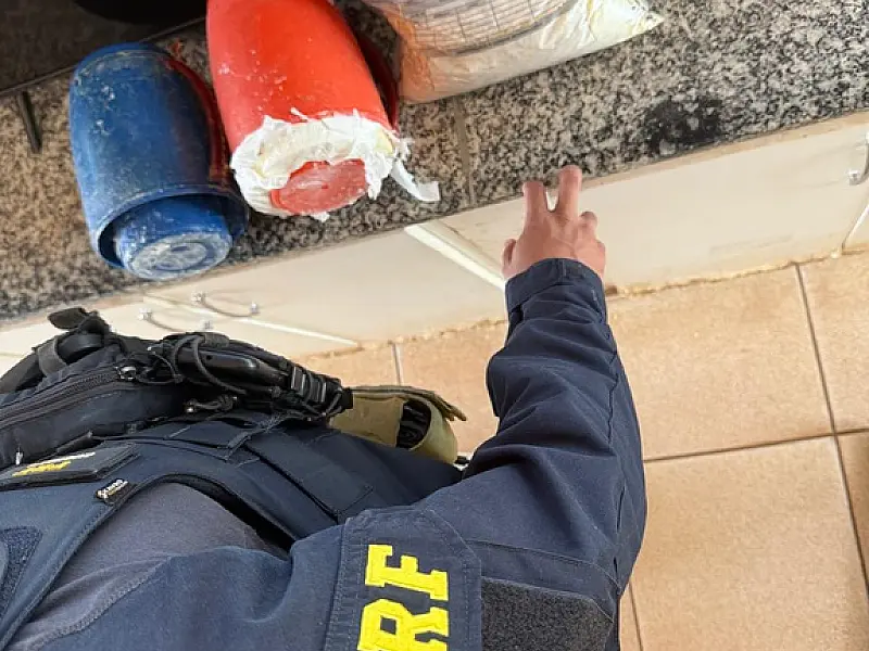 Estrangeiro é preso com cocaína escondida dentro de garrafas em MS