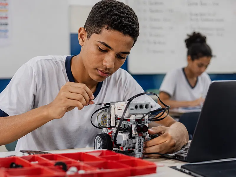 Estudantes superdotados passam a contar com política nacional de atendimento
