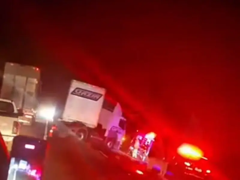 Acidente entre ambulância e carreta mobiliza equipes e deixa trânsito lento na BR-163