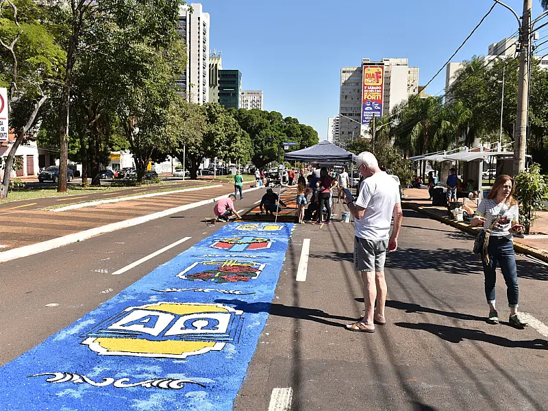 Eventos religiosos e comunitários provocam interdições em ruas neste feriado