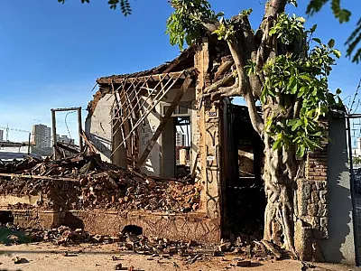 Justiça manda reconstruir casarão histórico demolido por igreja na Capital