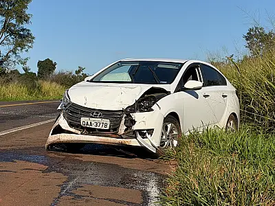 Motorista dorme ao volante e bate na traseira de veículo na BR-262, em Ribas