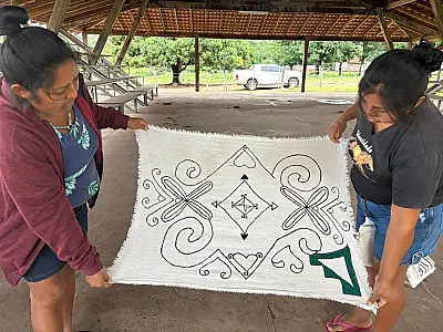 Oficinas fortalecem produção de artesanato em aldeias Kadiwéu no Pantanal