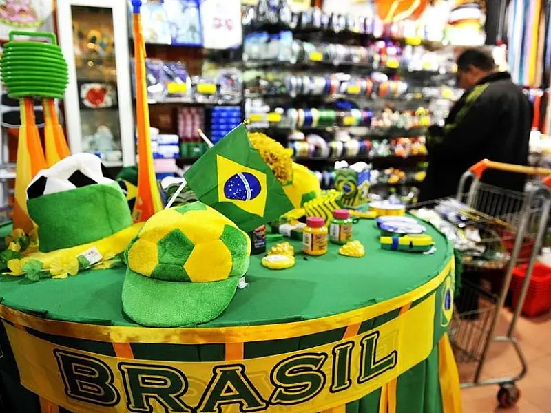Mais de 13 milhões de brasileiros devem gastar mais durante a Copa, aponta Serasa
