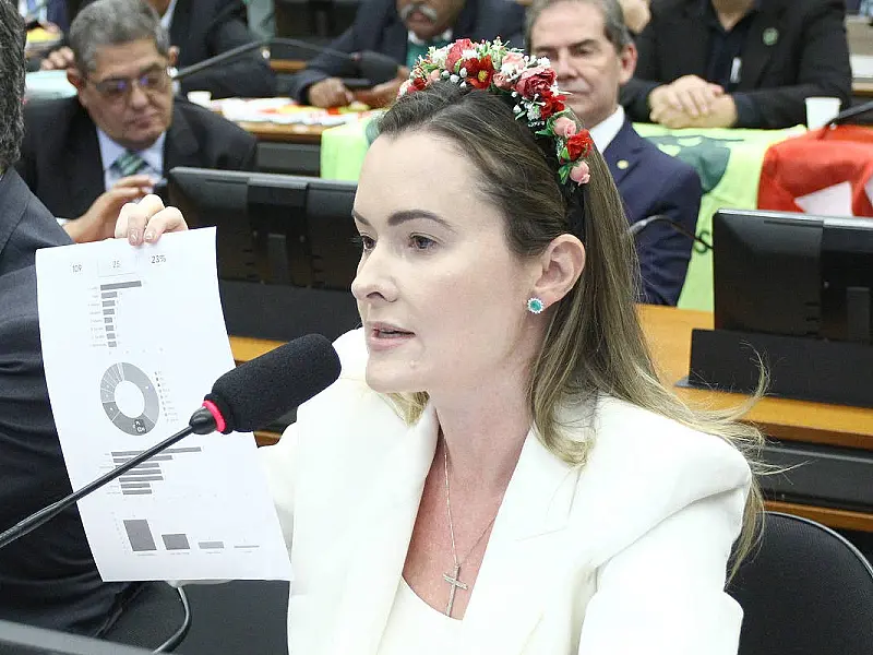 Eduardo Bolsonaro defende Júlia Zanatta como vice de Flávio em eventual chapa presidencial