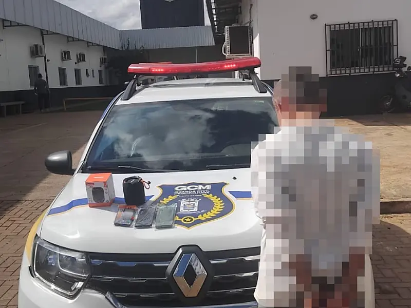 Idoso agride funcionária com soco após furtar quiosque na rodoviária