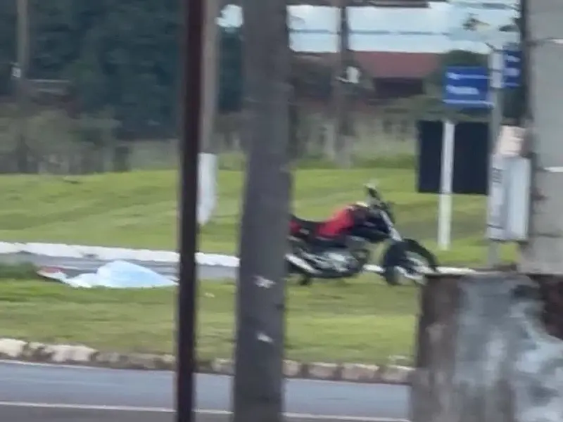 Motoentregador de 19 anos morre após bater moto contra poste em Miranda