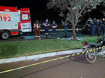 AGORA: Motociclista morre ao colidir contra árvore em avenida do Pioneiros