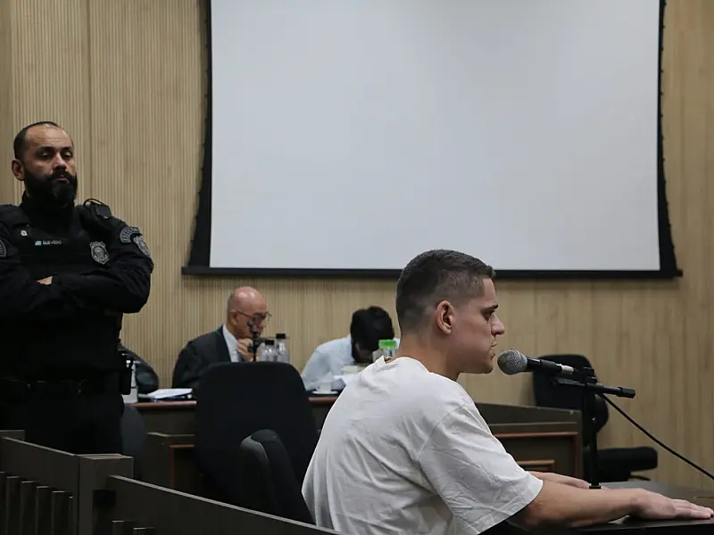 'Estava em hora errada e lugar errado', diz réu em julgamento por assassinato de idoso
