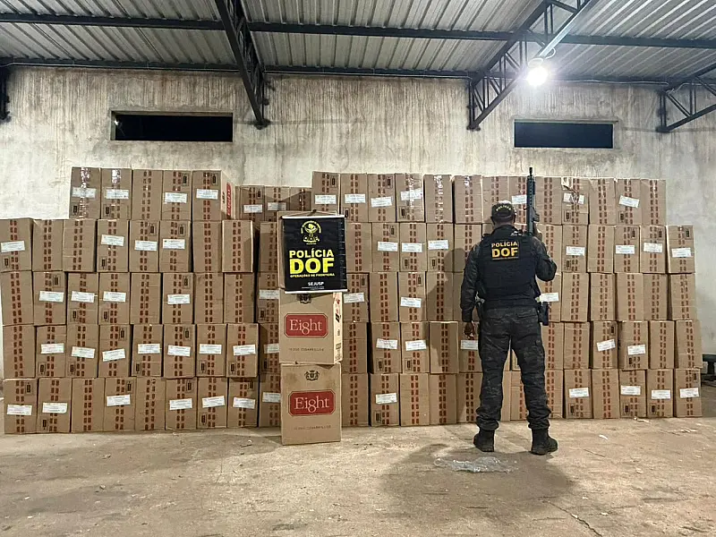 Carga de 22 mil pacotes de cigarro contrabandeado é descoberta em galpão em MS