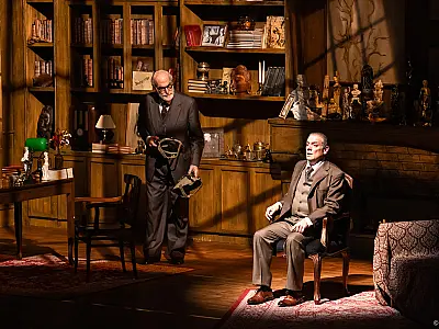 Fenômeno do teatro traz debate entre Freud e C.S. Lewis a Campo Grande