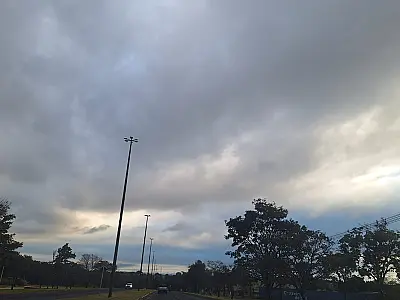 Temporal e rajadas de vento marcam previsão para sábado em MS