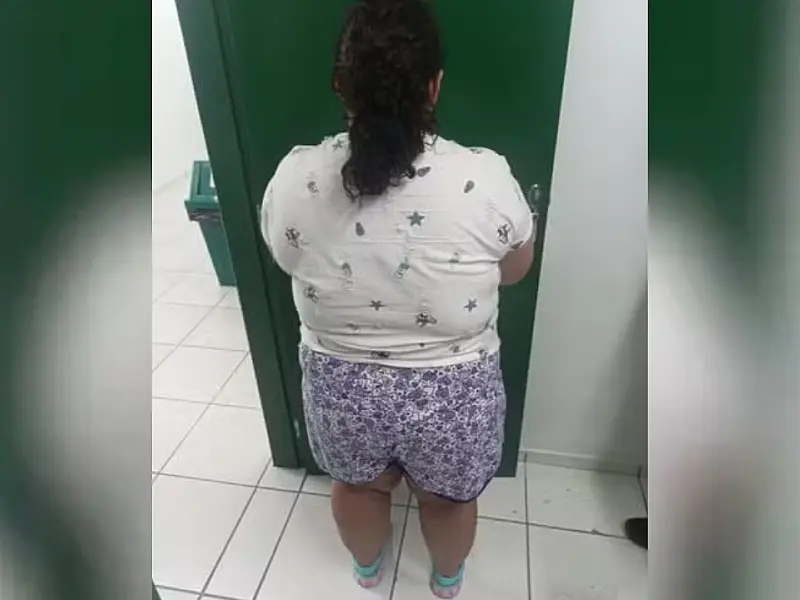 Mulher de 37 anos é presa após fingir ser adolescente sendo adotada por família em Santa Catarina