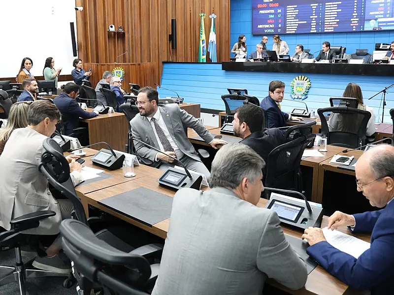 Deputados votam projeto que amplia acesso dos pais ao conteúdo de livros nas escolas públicas