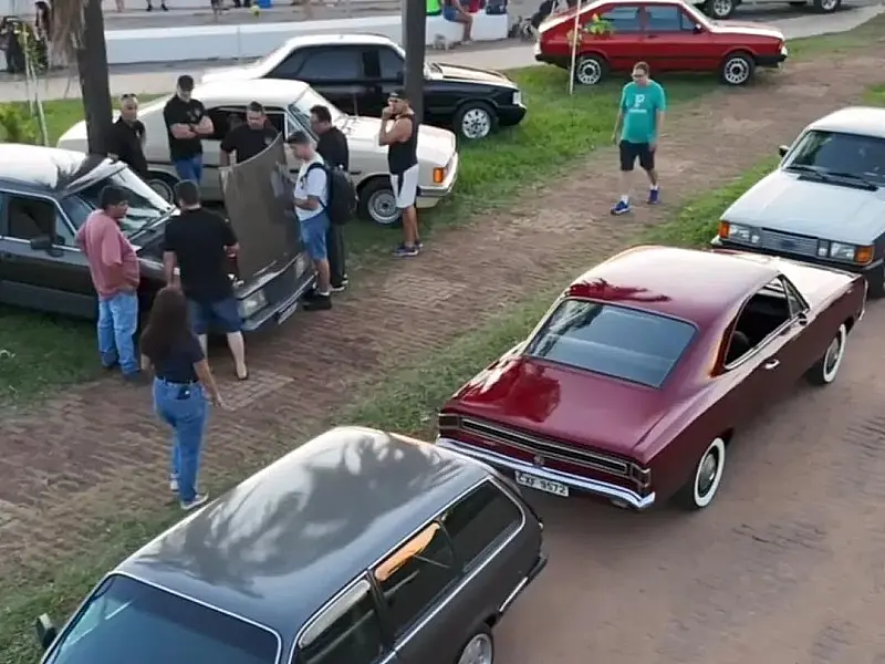 Encontro de carros antigos arrecada brinquedos para o Dia das Crianças em Campo Grande