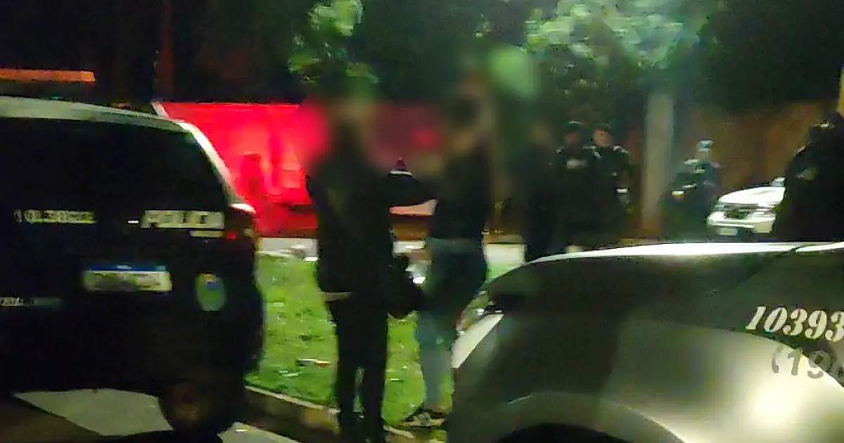 Em desespero, mãe de bandido morto por GCM chega para reconhecer corpo e chora