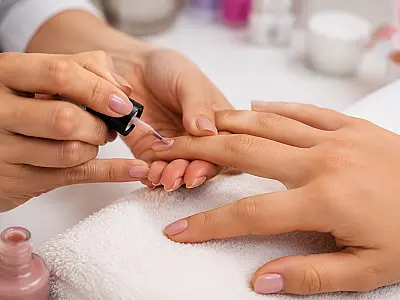 Curso gratuito de manicure e pedicure abre inscrições em Campo Grande