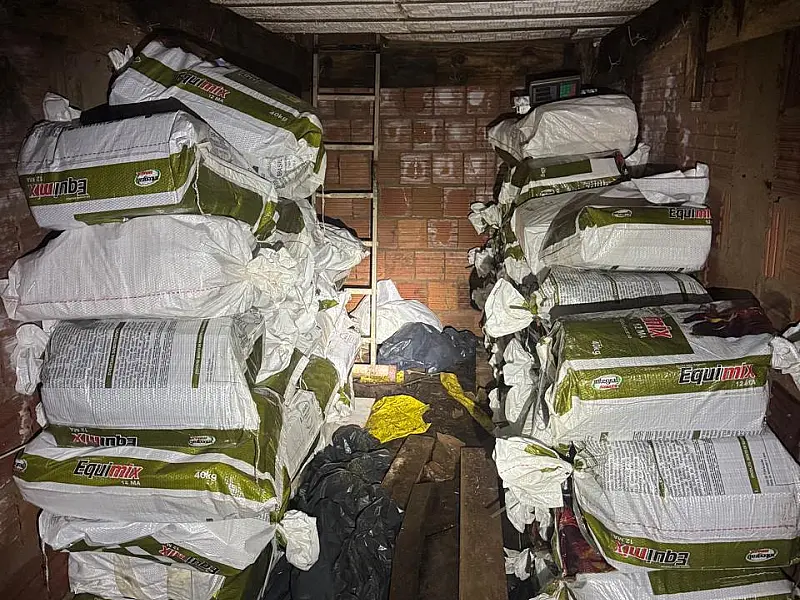 Choque estoura bunker, apreende 1 tonelada de droga e prende um no Itamaracá