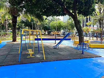 Após revitalização, playground da Praça Ary Coelho é reaberto para a população