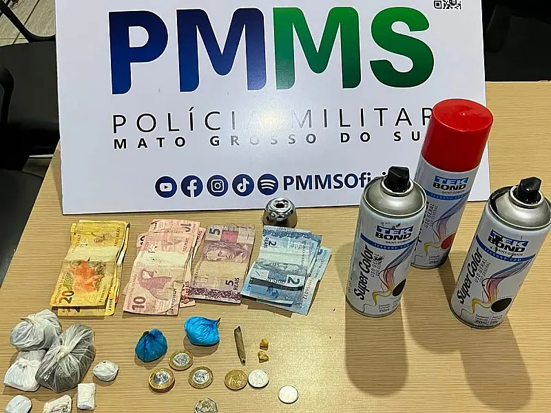 Dupla é presa após pichar apologia a facção e guardar drogas em MS