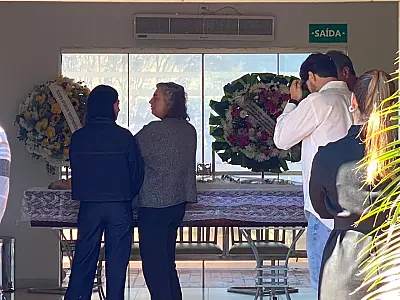 Velório de Bernal é marcado por lágrimas e lembranças de amigos