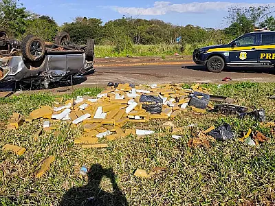 Traficante capota Hilux com 1,5 tonelada de drogas e foge a pé em Dourados