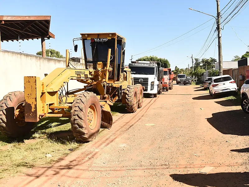 Com investimento de R$ 7,3 milhões, 15 ruas do Jardim Oliveira começam a ser asfaltadas