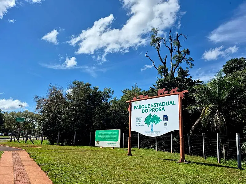 Dragagem retira 12 mil m³ de sedimentos de lago do Parque do Prosa em MS
