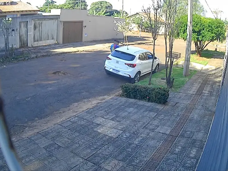 VÍDEO: Motorista de app é roubada por dupla na Capital; polícia recupera carro