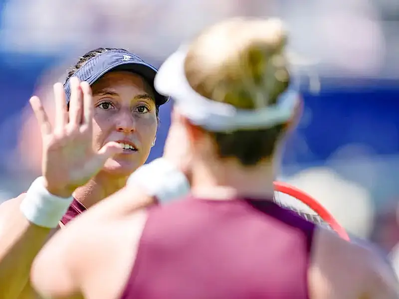 Luisa Stefani avança às oitavas de final nas duplas em Wimbledon