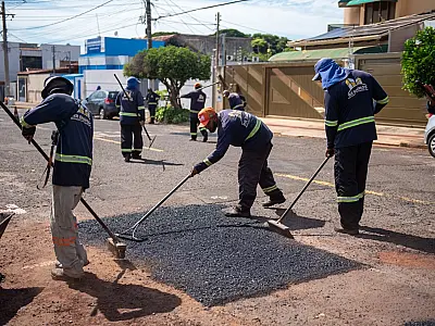 Jardim Aero Rancho recebe mutirão de tapa-buracos neste sábado