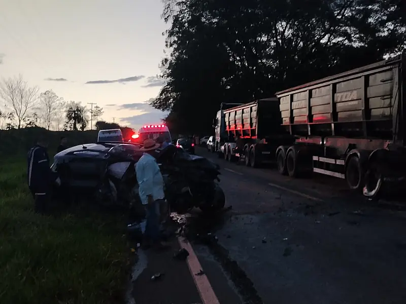 Empresária morre após colidir carro na traseira de bitrem na MS-475