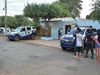 Atiradores invadem casa, executam 'Macaco' e deixam criança ferida em Maracaju