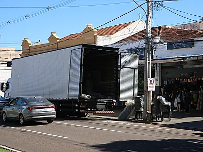 Falta de estacionamento rotativo e restrições a caminhões no Centro geram críticas do setor de logística