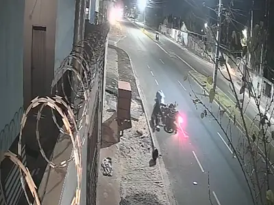 Vídeo: fio solto derruba casal de moto em avenida da Capital