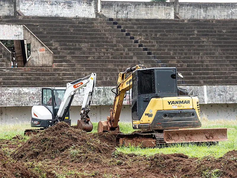 Troca do gramado marca início das reformas no Estádio Morenão