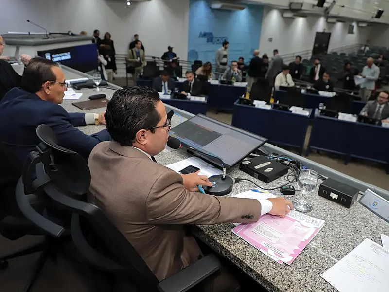 Última sessão do semestre da Câmara terá votação sobre tributos, proteção animal e dois vetos