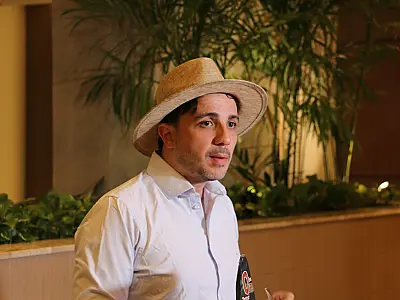 Renan Santos critica Lula e Flávio Bolsonaro e chama disputa presidencial de "fã-clube"
