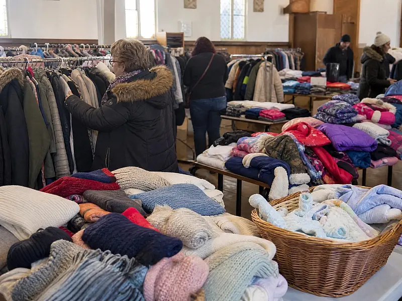 Lar Ebenezer realiza bazar com roupas a partir de R$ 5 em Dourados