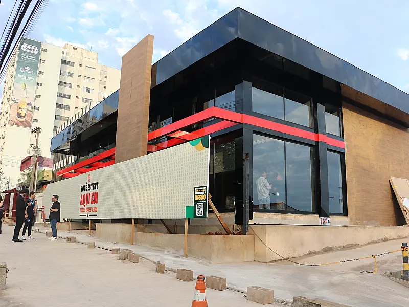 Burger King homenageia clientes com painel de nomes em Campo Grande