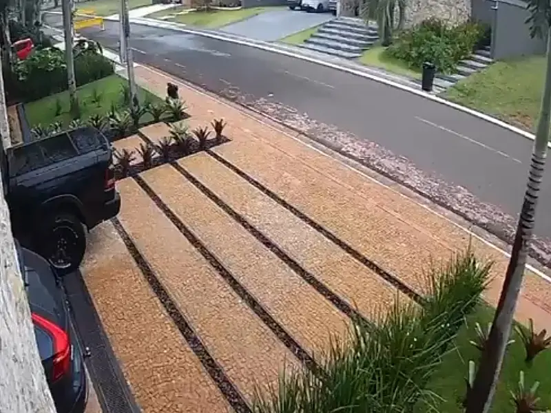 Vídeo registra forte estrondo no momento da queda de avião em Campo Grande