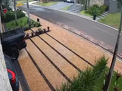 Vídeo registra forte estrondo no momento da queda de avião em Campo Grande