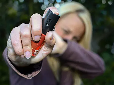 Krav Maga ajuda mulheres no uso seguro de spray de pimenta aprovado em PL