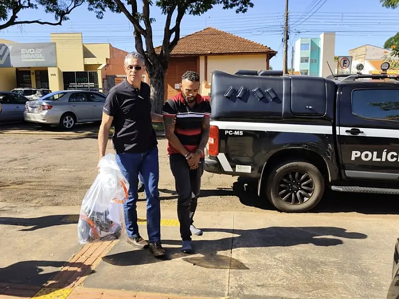 Pagodeiro e comparsa de MG são presos por furto de caminhonetes em MS