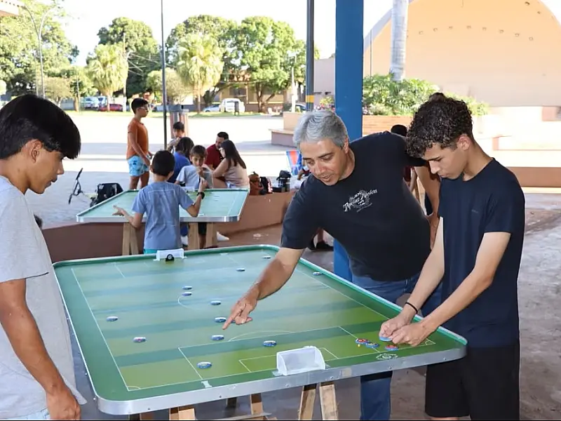 Parceria inédita leva oficinas de futebol de mesa a escolas públicas em MS