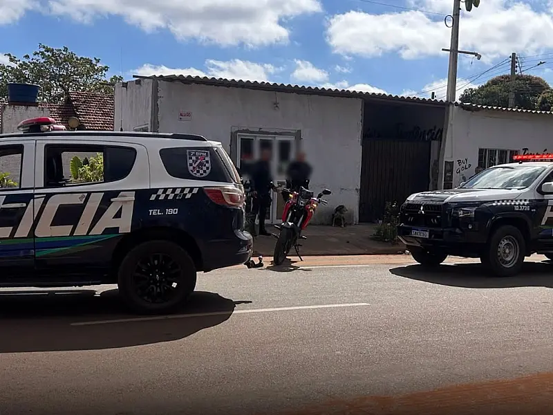 Denúncia sobre cão agressivo leva polícia a fechar tribunal do crime em MS
