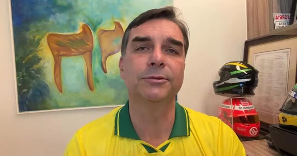 Flávio lê carta de Bolsonaro e aposta na "onda azul" e diz que falta só o Brasil virar à direita