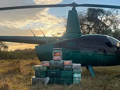 Operação apreende 345 kg de cocaína em helicóptero e prende dois pilotos em MS