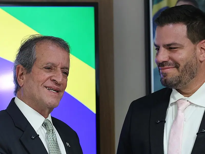 Em meio à crise na família Bolsonaro, Contar sai na frente com apoio de Valdemar na corrida ao Senado