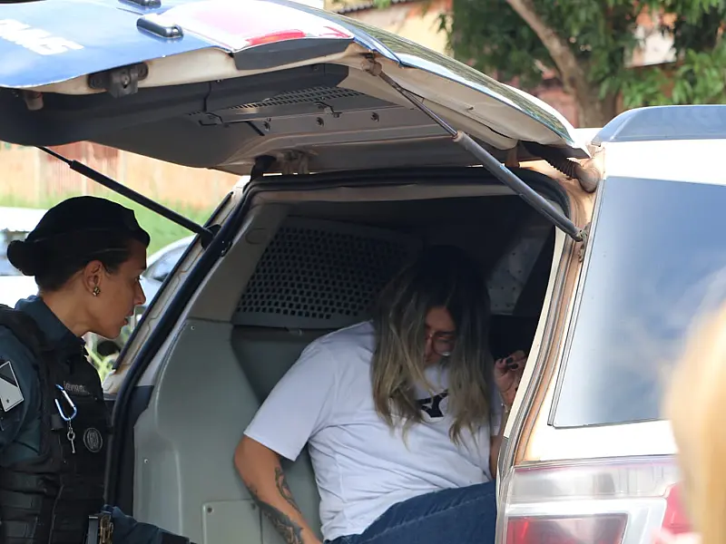 Vídeo: "Olha onde fizeram eu vim parar", diz mulher presa em operação contra fugitivos da Gameleira
